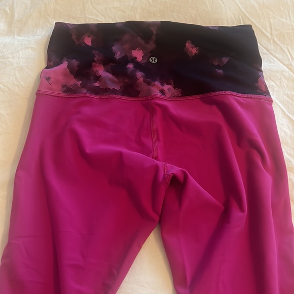 Lulu lemon capri pants. No size. But they are an 8. GUC - Picture 2 of 3